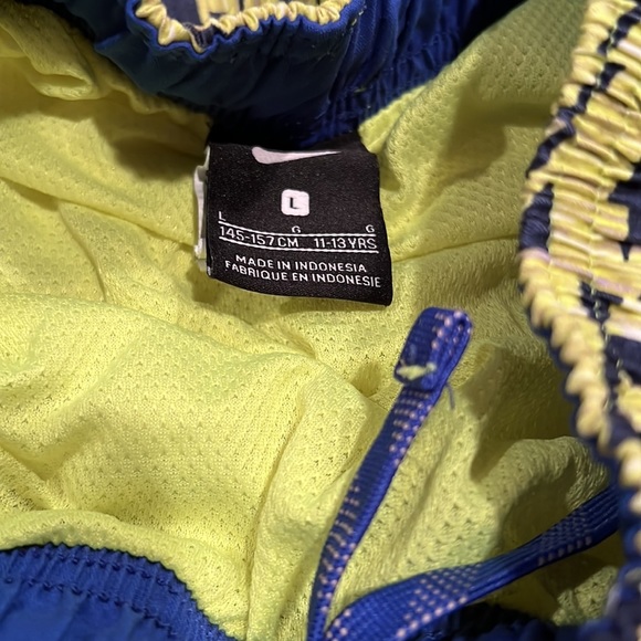 NIKE Boy Bathing Suit. Youth swim trunks. Size Large - Picture 5 of 5